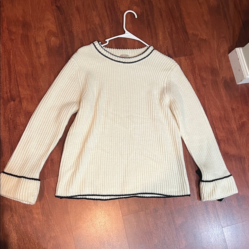 size large cremieux cream colored sweater with black details and bows on sleeves